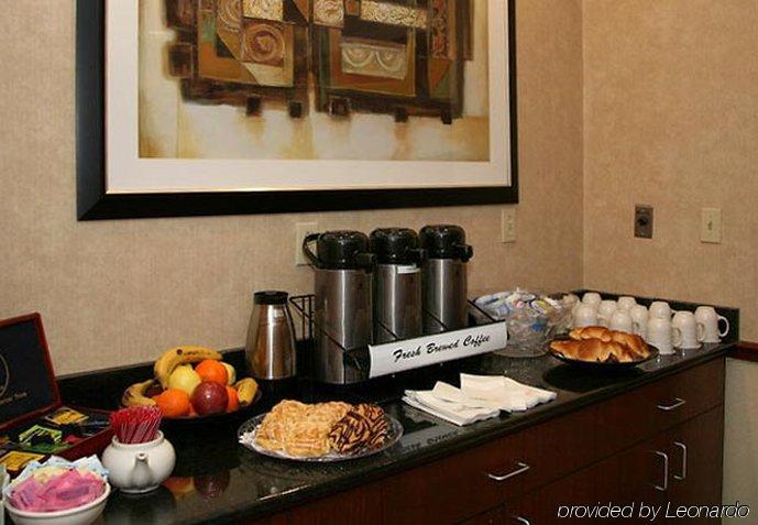 Courtyard By Marriott Providence Warwick Hotell Restaurant bilde
